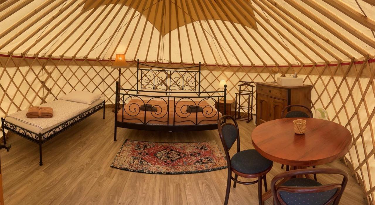 Oeko Kemping Es Glamping Tiszadada Екстер'єр фото