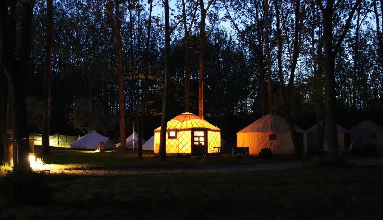 Oeko Kemping Es Glamping Tiszadada Екстер'єр фото
